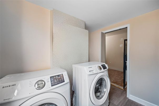 Interior, Washer, Wood Texture Flooring