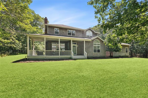 Backyard, Exterior, Facade, Brick Facade, American Foursquare