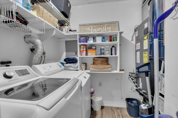 Interior, Washer, Wood Texture Flooring