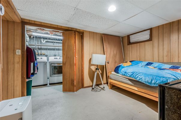 Bedroom, Interior, Recessed Lighting, Washer, Wooden Walls
