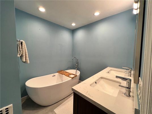 Bathroom, Dual Sink Vanities, Free Standing Baths, Interior, Recessed Lighting