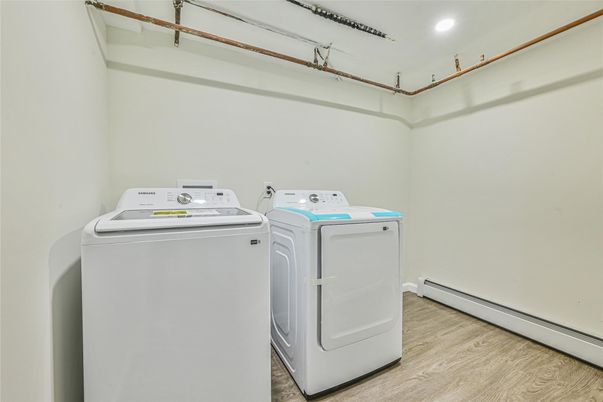 Interior, Recessed Lighting, Washer, Wood Texture Flooring
