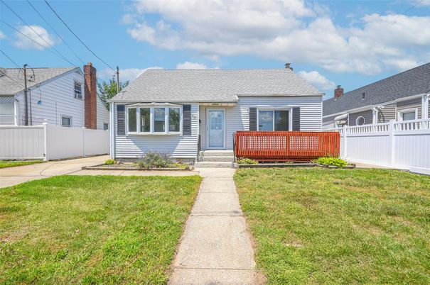 Backyard, Exterior, Facade, Cape Cod