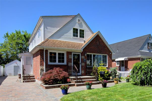 Exterior, Facade, Brick Facade, Farmhouse
