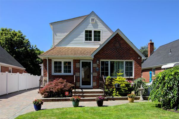 Exterior, Facade, Brick Facade, Farmhouse