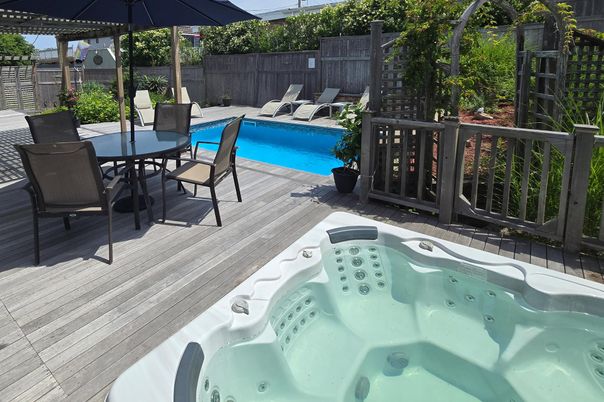 Exterior, Hot Tub, Pool