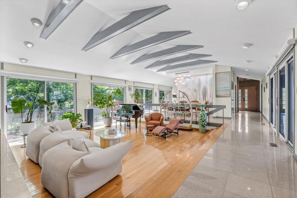 Interior, Living room, Pendant Lights, Piano, Recessed Lighting, Wood Texture Flooring