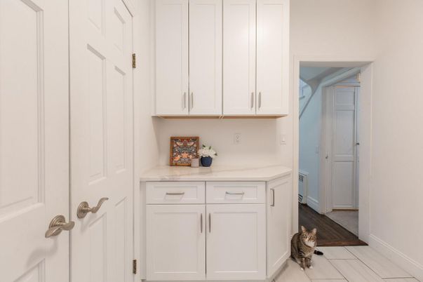 Interior, Washer, Wood Texture Flooring