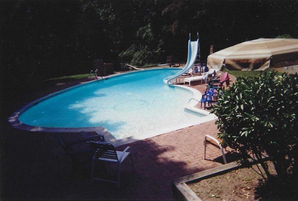 Exterior, Playground, Pool