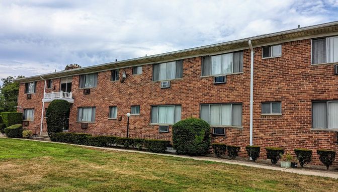 Exterior, Facade, Brick Facade, Georgian