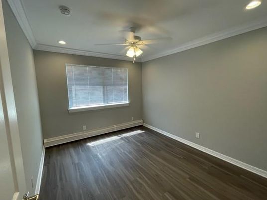 Empty room, Interior, Recessed Lighting, Wood Texture Flooring