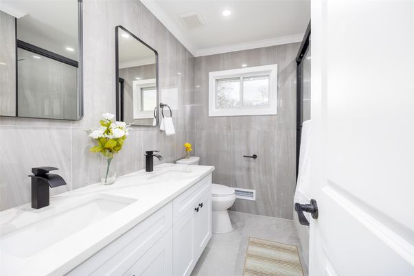 Bathroom, Dual Sink Vanities, Interior, Recessed Lighting