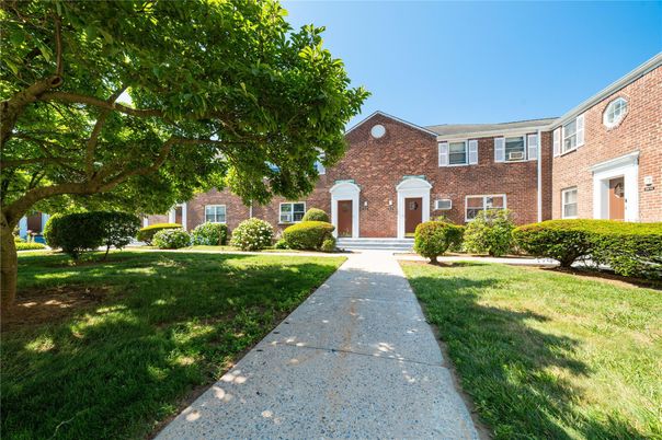 Backyard, Exterior, Facade, Brick Facade, Georgian