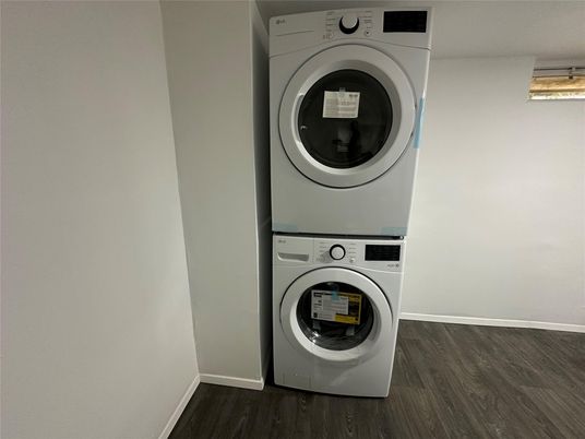 Interior, Utility Closets, Washer, Wood Texture Flooring