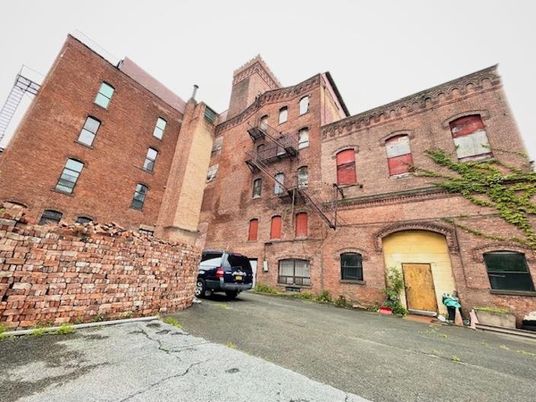 Exterior, Facade, Brick Facade, Rowhouse