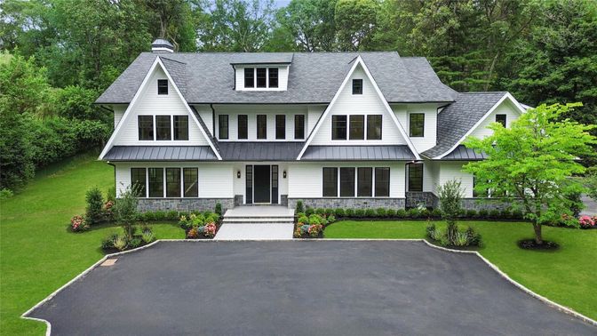 Exterior, Facade, Farmhouse