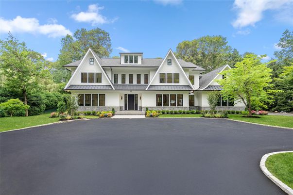 Exterior, Facade, Farmhouse