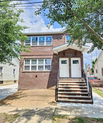 Exterior, Facade, Brick Facade, American Foursquare