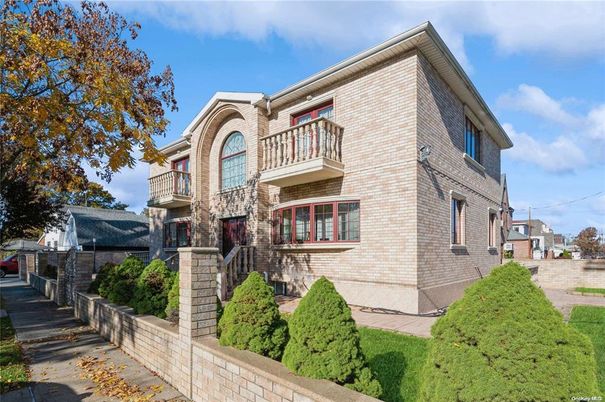 Exterior, Facade, Brick Facade, Brick Traditional