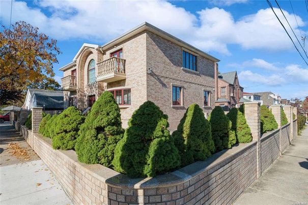 Exterior, Facade, Brick Facade, Rowhouse