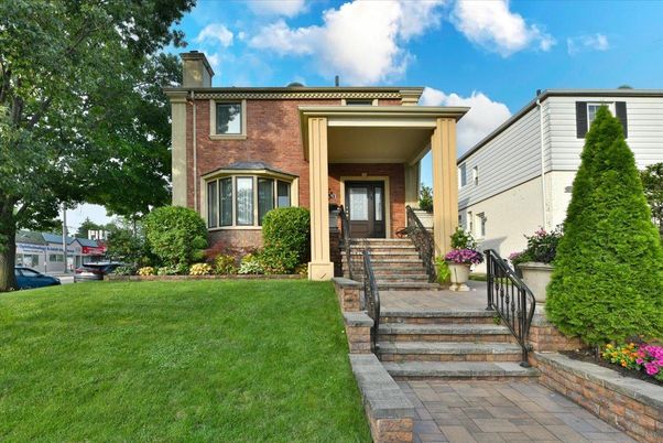 Exterior, Facade, Brick Facade, American Foursquare