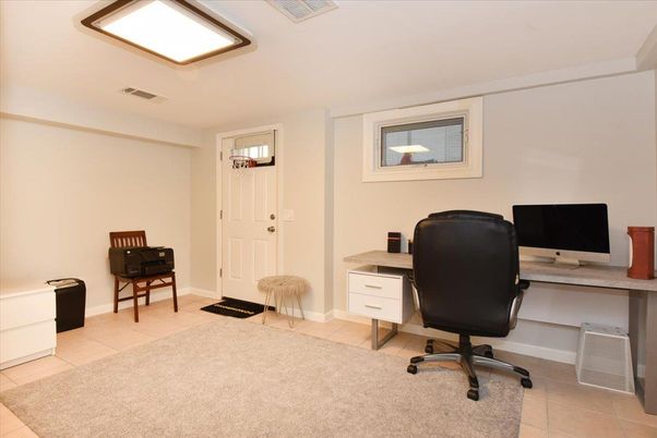 Home Office, Interior