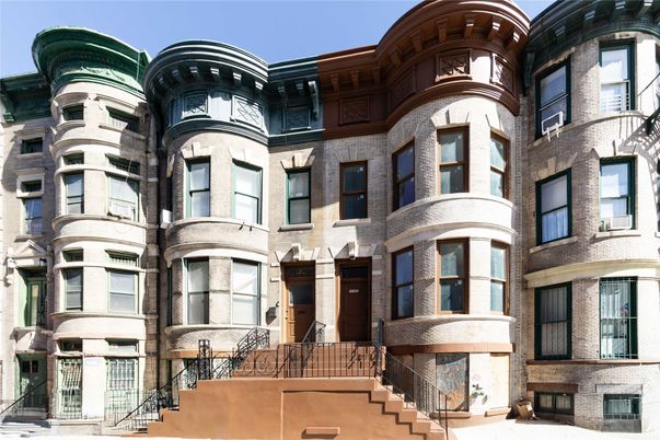 Exterior, Facade, Brownstone