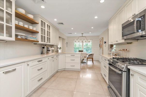 Dining room, Interior, Kitchen, Pendant Lights, Recessed Lighting, Stainless Steel Appliances