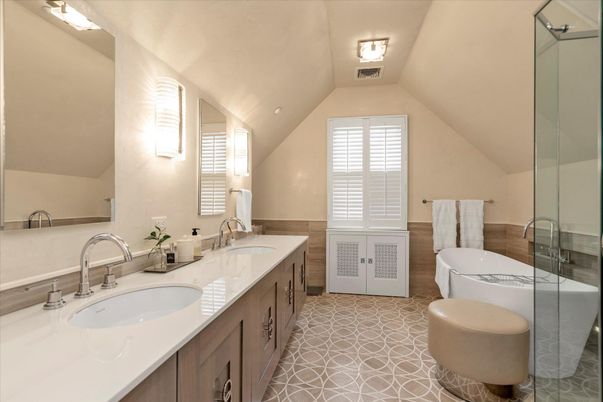 Bathroom, Dual Sink Vanities, Interior