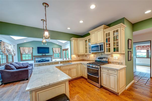 Interior, Kitchen, Living room, Pendant Lights, Recessed Lighting, Stainless Steel Appliances, Wood Texture Flooring
