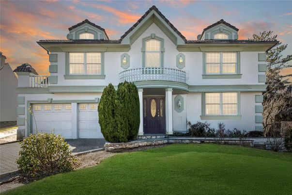 Attached, Exterior, Facade, Mediterranean