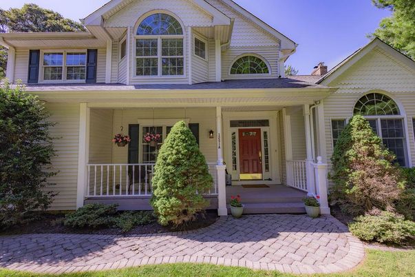 Exterior, Facade, Queen Anne Victorian