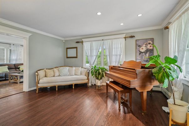Interior, Living room, Piano, Recessed Lighting, Wood Texture Flooring