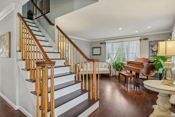 Interior, Piano, Recessed Lighting, Wood Texture Flooring