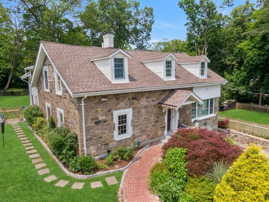Exterior, Facade, Brick Facade, Cape Cod