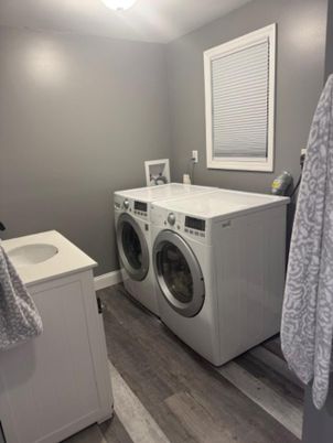 Interior, Washer, Wood Texture Flooring