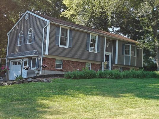 Attached, Exterior, Facade, Brick Facade, Raised Ranch