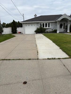 Attached, Exterior, Facade, Ranch