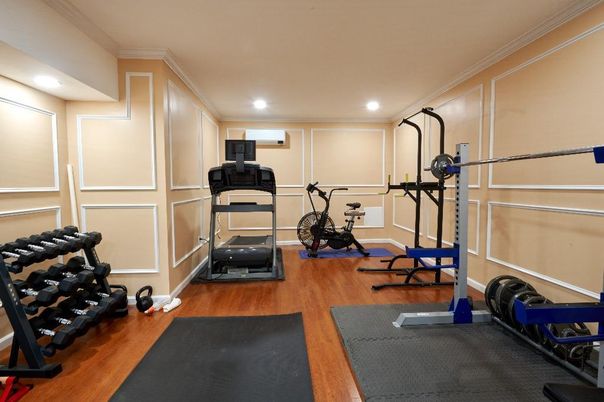 Fitness Equipment, Interior, Recessed Lighting, Wood Texture Flooring