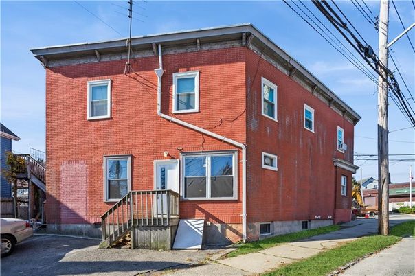 Exterior, Facade, Brick Facade, Rowhouse