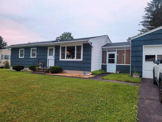 Backyard, Exterior, Facade, Ranch