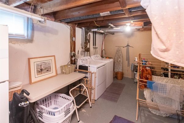 Interior, Washer, Wooden Beams