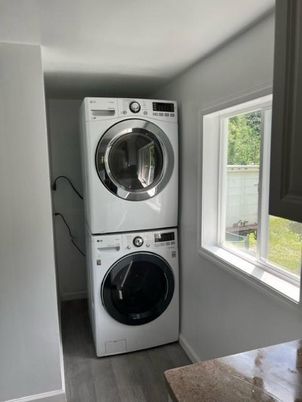 Interior, Utility Closets, Washer, Wood Texture Flooring
