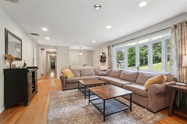 Interior, Living room, Pendant Lights, Recessed Lighting, Wood Texture Flooring