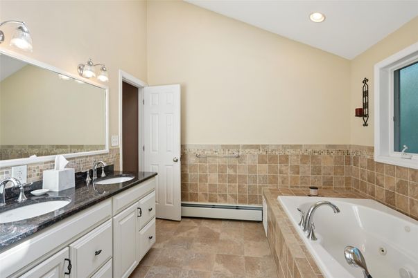 Bathroom, Dual Sink Vanities, Interior, Recessed Lighting