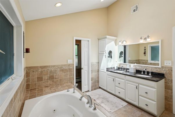 Bathroom, Dual Sink Vanities, Interior, Recessed Lighting