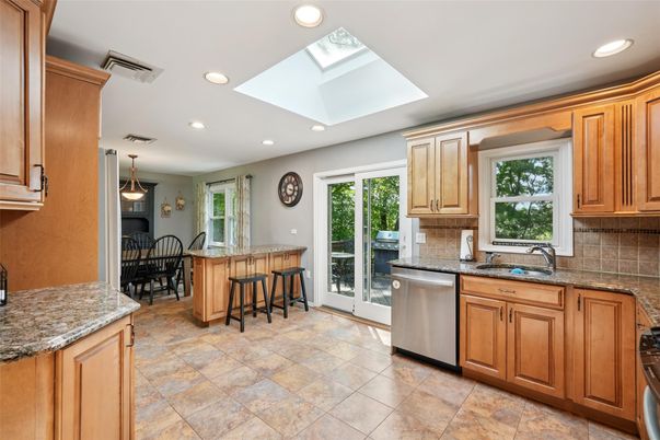 Dining room, Interior, Kitchen, Pendant Lights, Recessed Lighting, Stainless Steel Appliances