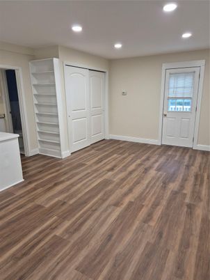 Empty room, Interior, Recessed Lighting, Wood Texture Flooring