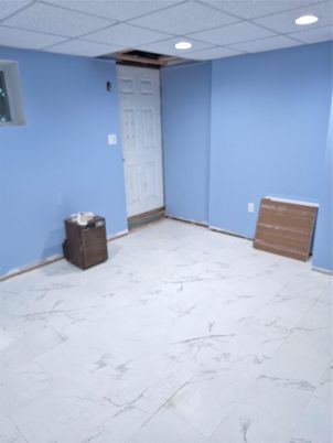Empty room, Interior, Marble, Recessed Lighting