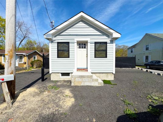 Exterior, Facade, Queen Anne Victorian